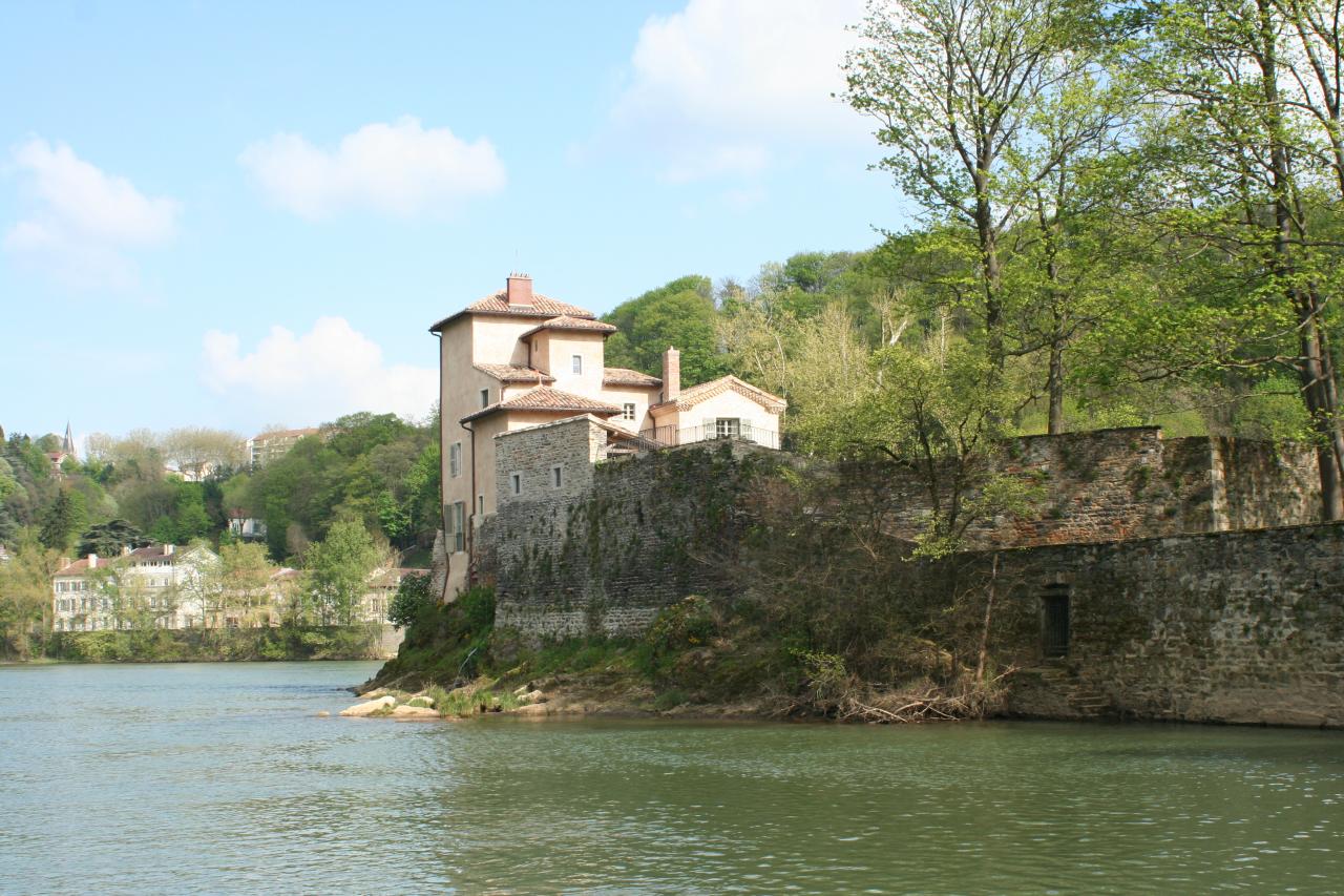 jusqu'à l'île Barbe.